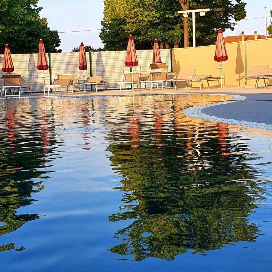 Hotel Baffo Rosso Alba Adriatica Exterior photo