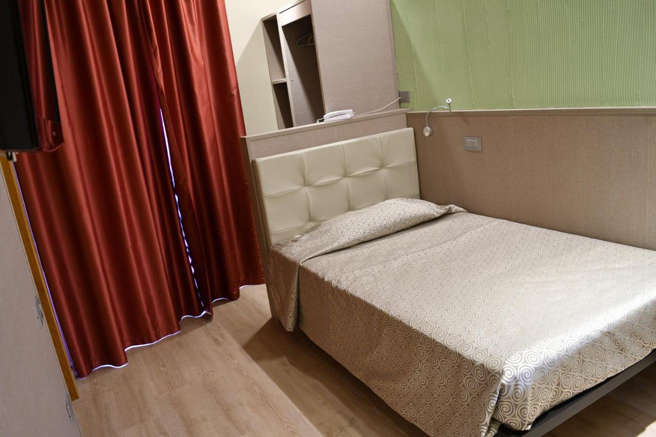 Hotel Baffo Rosso Alba Adriatica Exterior photo