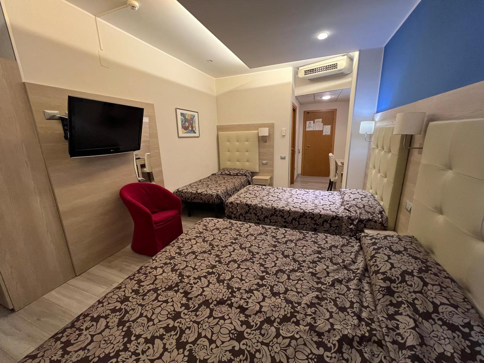 Hotel Baffo Rosso Alba Adriatica Exterior photo