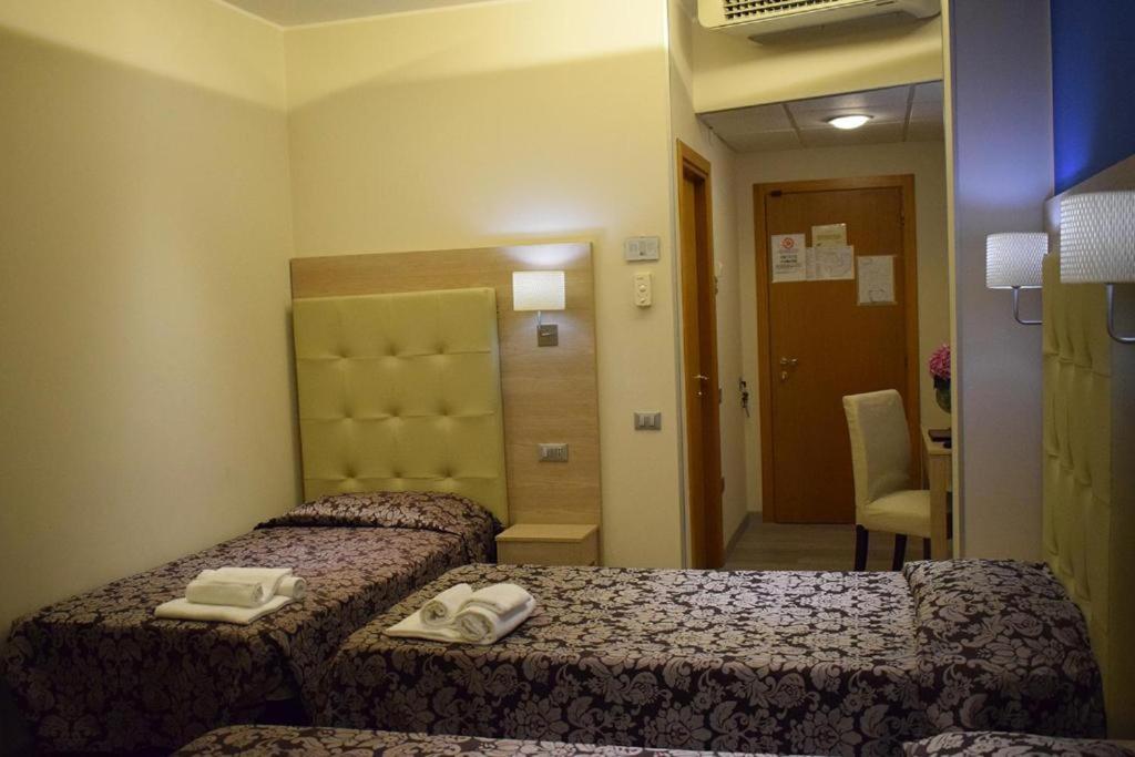 Hotel Baffo Rosso Alba Adriatica Exterior photo