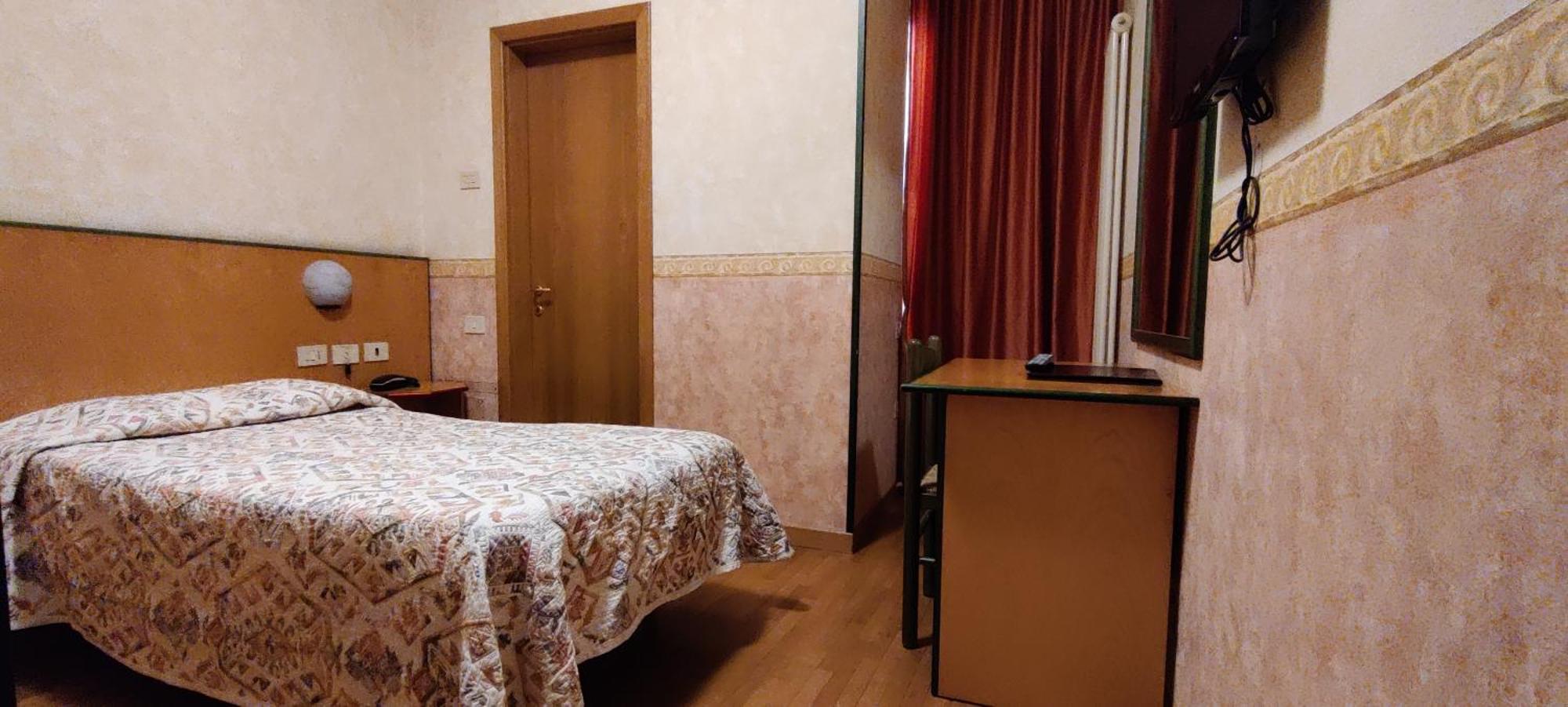 Hotel Baffo Rosso Alba Adriatica Exterior photo