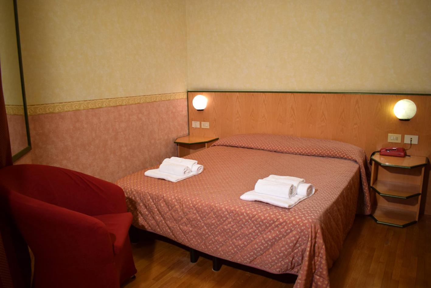 Hotel Baffo Rosso Alba Adriatica Exterior photo