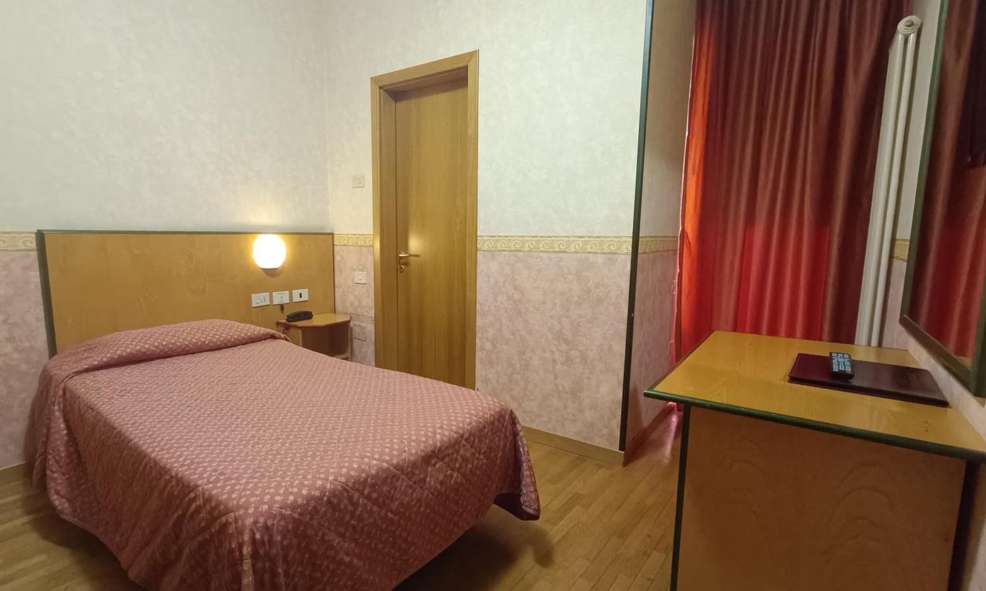 Hotel Baffo Rosso Alba Adriatica Exterior photo