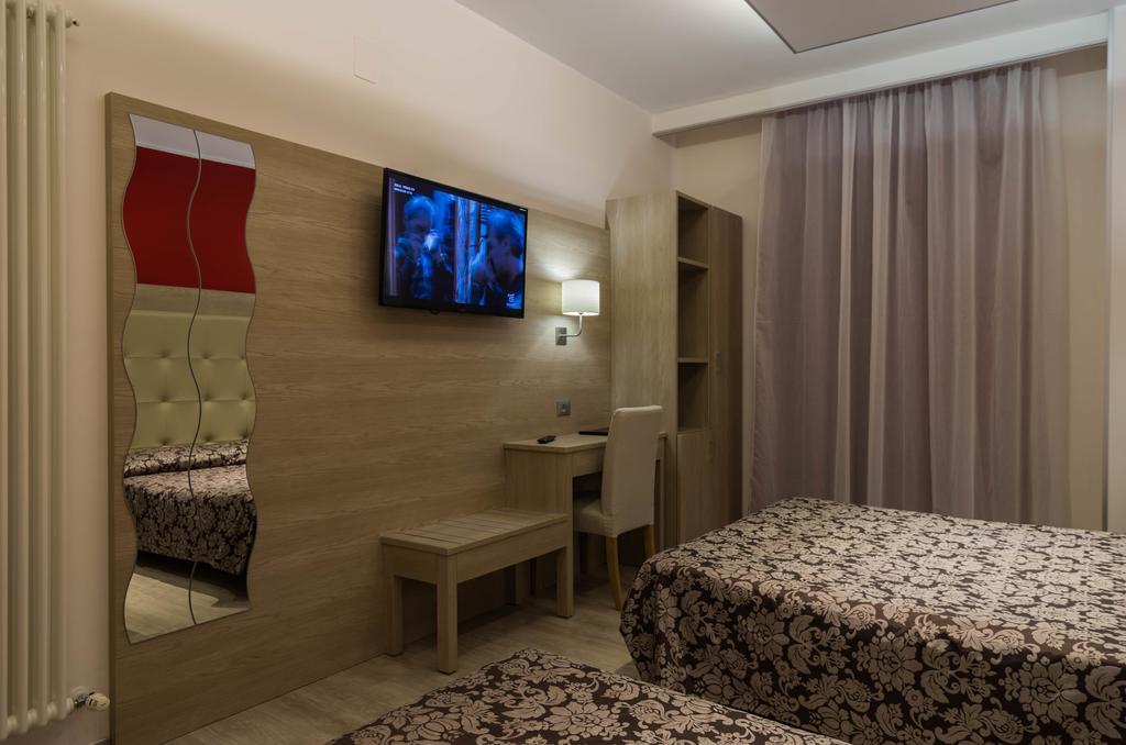 Hotel Baffo Rosso Alba Adriatica Exterior photo