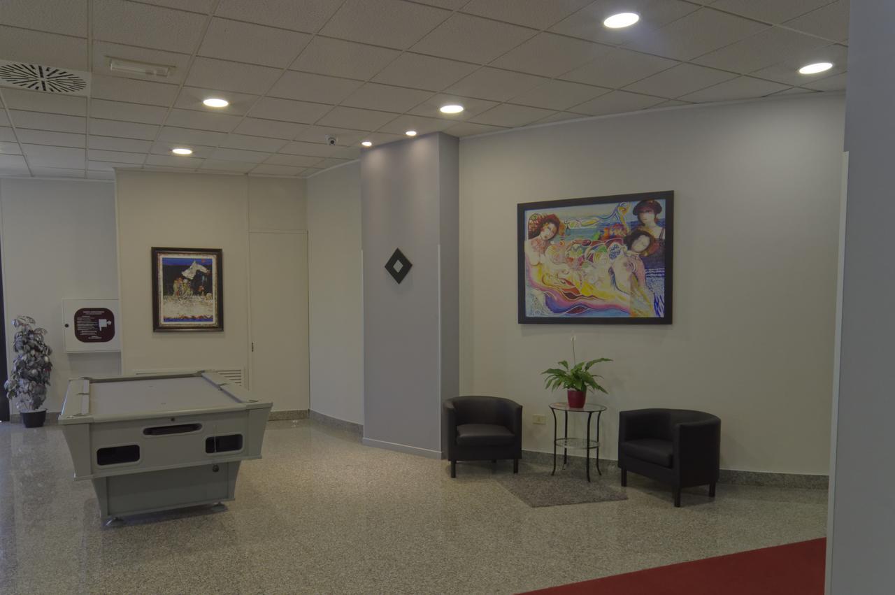 Hotel Baffo Rosso Alba Adriatica Exterior photo
