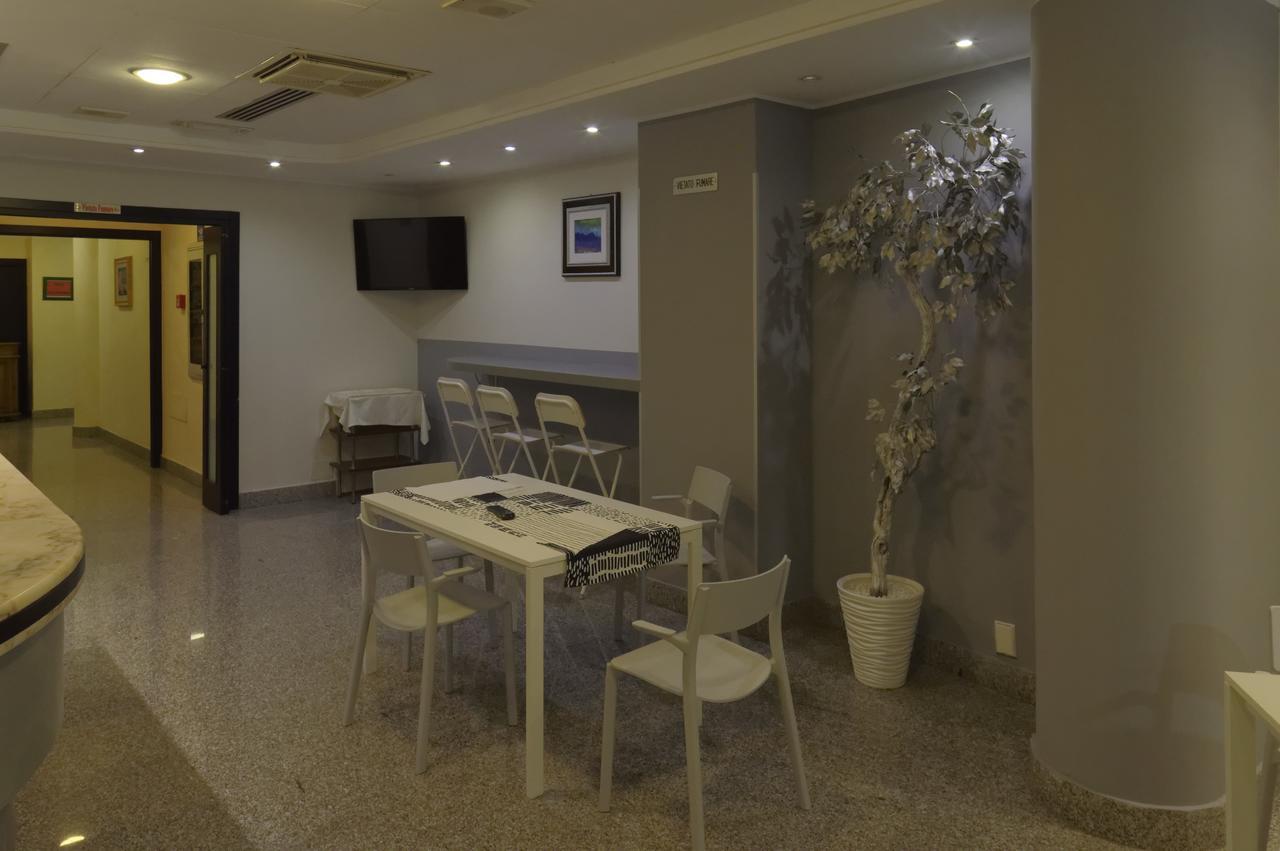 Hotel Baffo Rosso Alba Adriatica Exterior photo